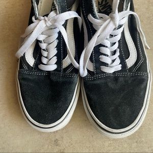 Old Skool black and white vans (6.5 in mens) (8 in womens)